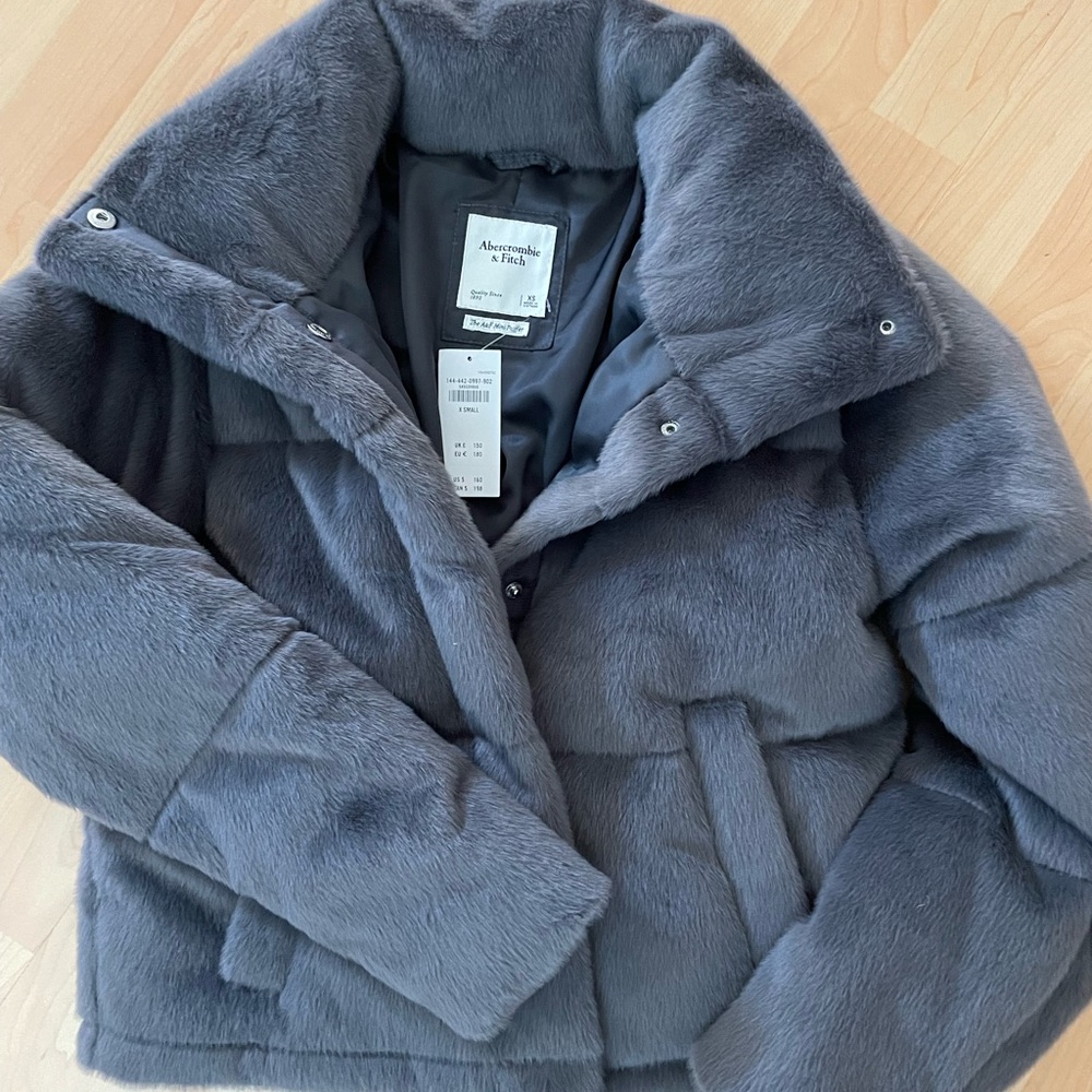 New with tags. A&F puffer Grey